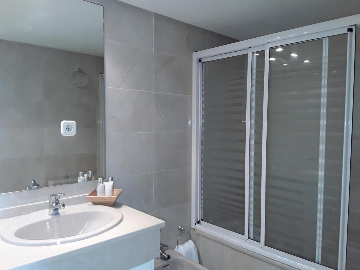 Beachfront Neptuno I, Complex,Views,Pool,Garden, Elviria Marbella Luaran gambar