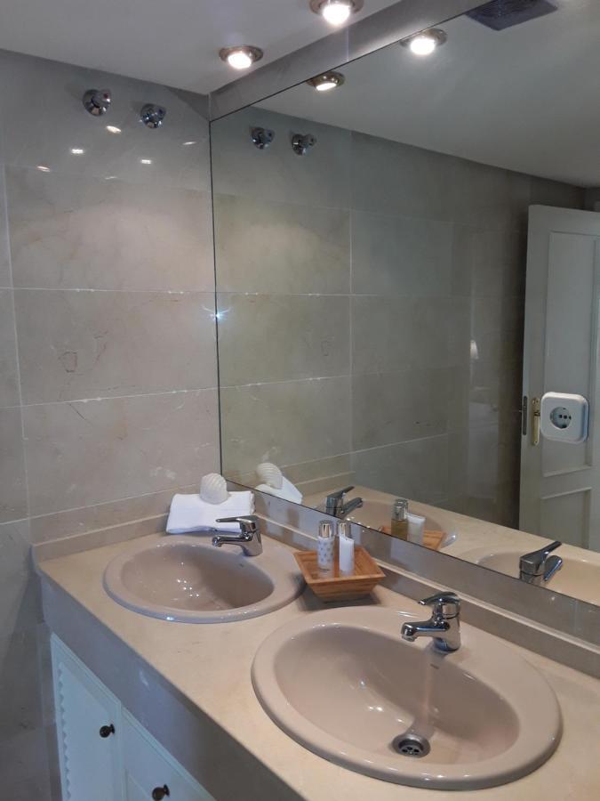 Beachfront Neptuno I, Complex,Views,Pool,Garden, Elviria Marbella Luaran gambar
