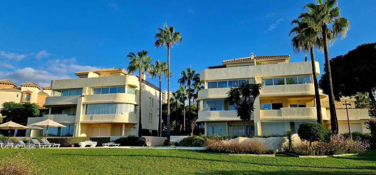 Beachfront Neptuno I, Complex,Views,Pool,Garden, Elviria Marbella Luaran gambar