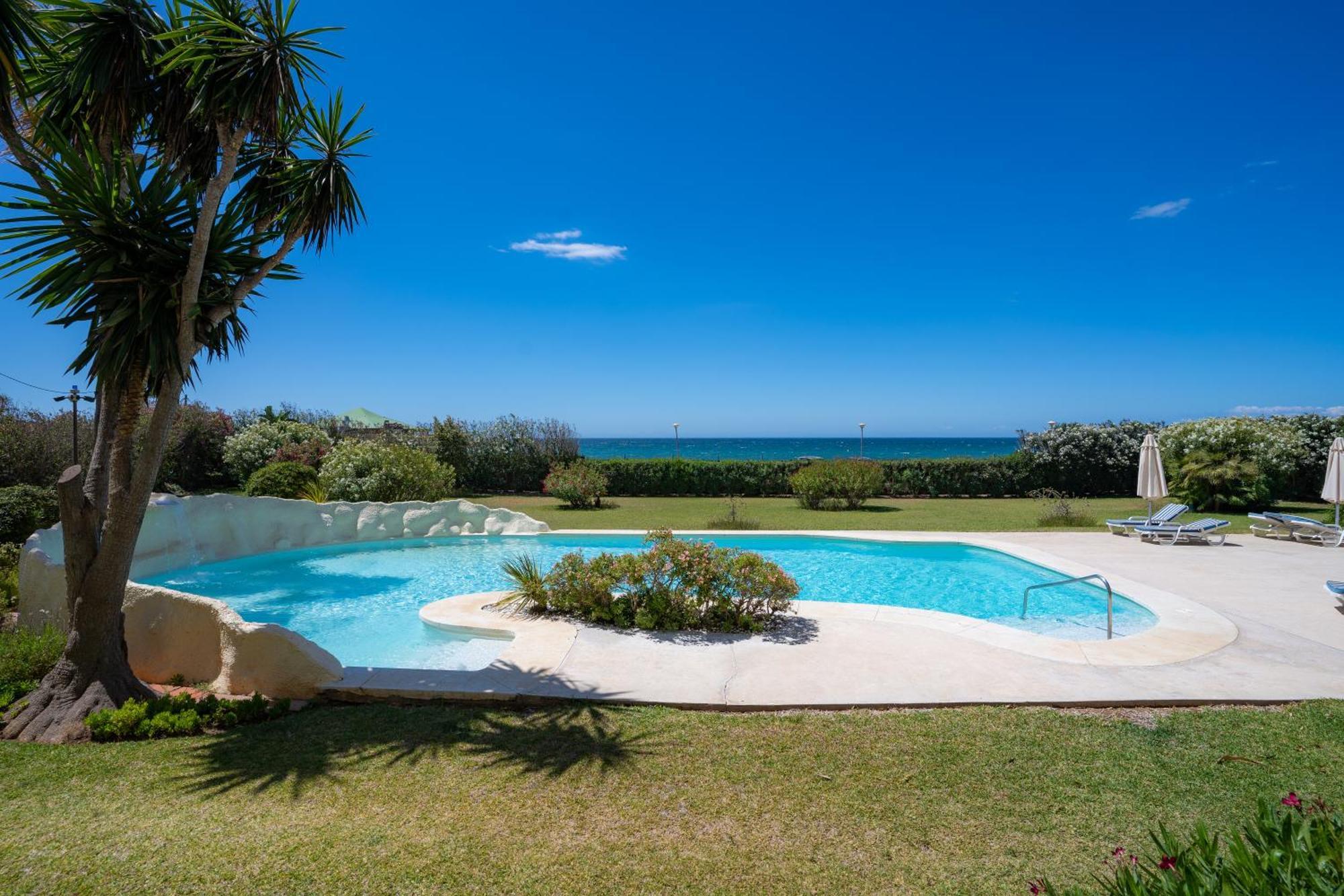 Beachfront Neptuno I, Complex,Views,Pool,Garden, Elviria Marbella Luaran gambar